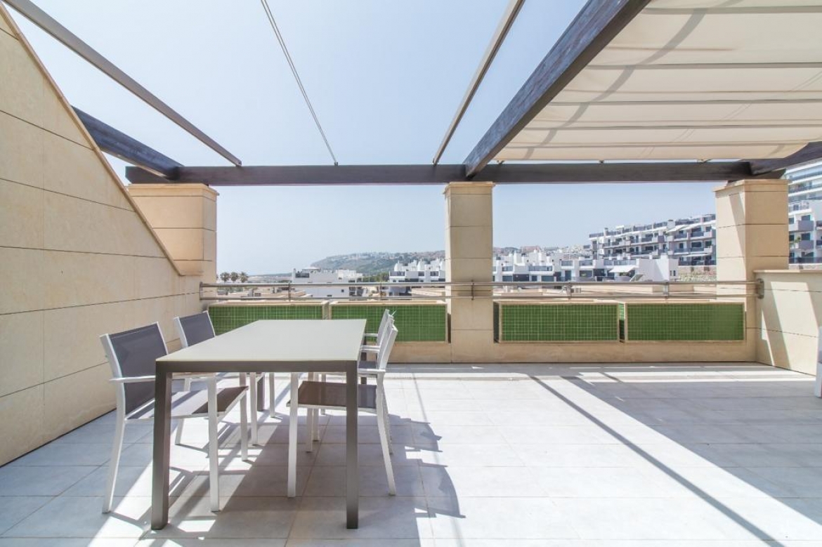 Apartamento en Tercera Planta con Amplia Terraza con Vistas al Mar en Arenales del Sol