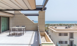 Apartamento en Tercera Planta con Amplia Terraza con Vistas al Mar en Arenales del Sol