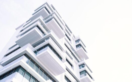 Edificio moderno con diseño minimalista.