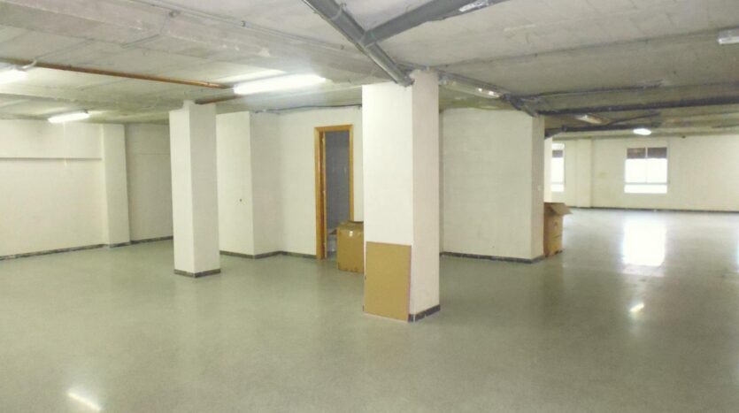 Foto 2 de la propiedad: Entresuelo comercial en esquina – 300 m² en Avenida de Novelda