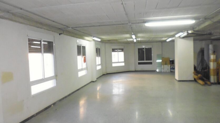 Foto 4 de la propiedad: Entresuelo comercial en esquina – 300 m² en Avenida de Novelda