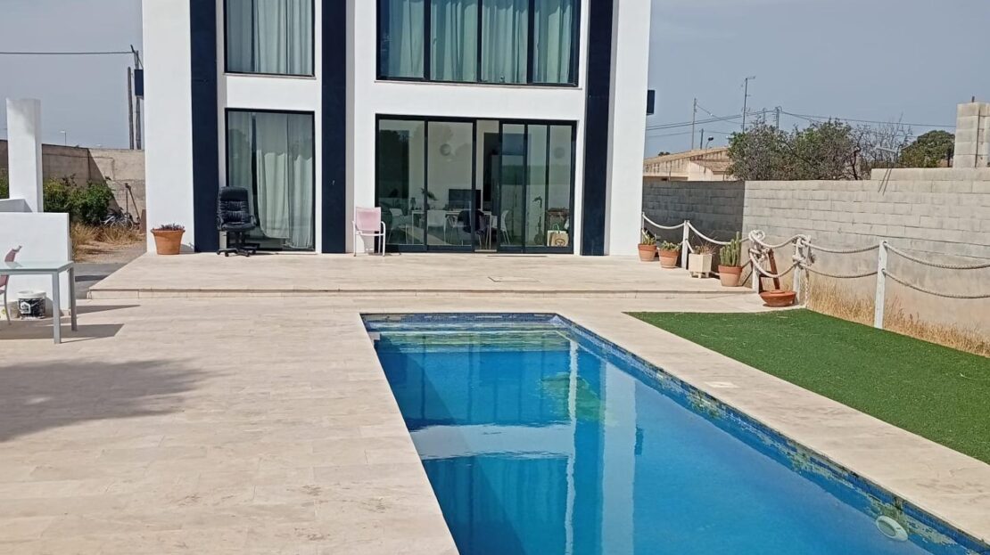 Foto 1 de la propiedad: Chalet en Partida Crevillente – Tu oasis privado con piscina