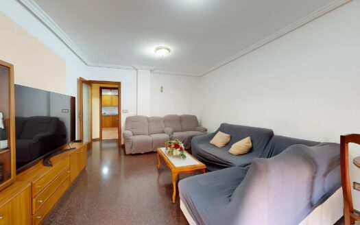 Piso en venta en Elche, amplio y luminoso, a pocos minutos del centro.
