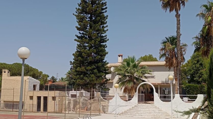 Foto de la propiedad: CHALET INDEPENDIENTE CON PISCINA, PISTA DE TENIS Y AMPLIAS ZONAS DEPORTIVAS