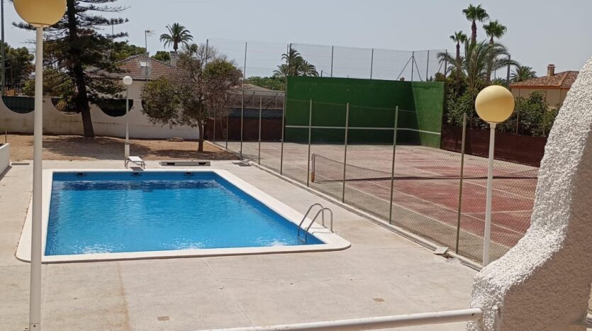 Ver todas las 15 fotos de la propiedad: CHALET INDEPENDIENTE CON PISCINA, PISTA DE TENIS Y AMPLIAS ZONAS DEPORTIVAS