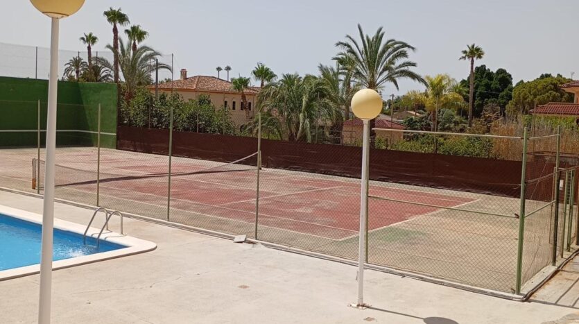 Foto 4 de la propiedad: CHALET INDEPENDIENTE CON PISCINA, PISTA DE TENIS Y AMPLIAS ZONAS DEPORTIVAS