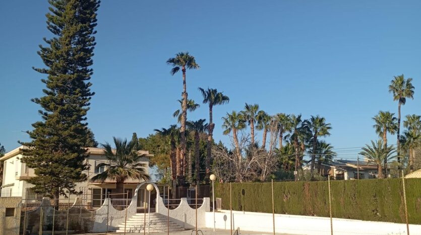 Foto 2 de la propiedad: CHALET INDEPENDIENTE CON PISCINA, PISTA DE TENIS Y AMPLIAS ZONAS DEPORTIVAS