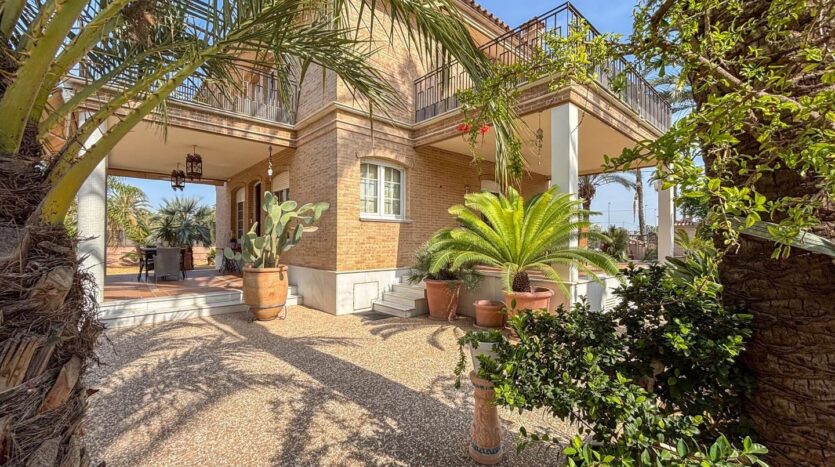 Foto 2 de la propiedad: Chalet independiente en Elche.