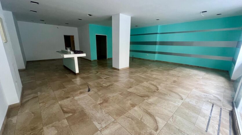 Ver todas las 29 fotos de la propiedad: ¡Local de Gran Superficie con 2 Accesos, Patio, Sótano y Posibilidad de Hacer Vivienda!