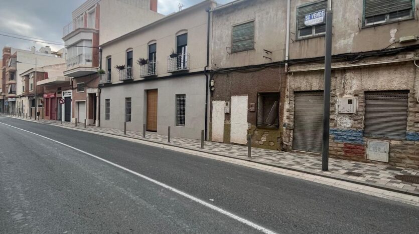 Foto 2 de la propiedad: Edificio En Venta Para Inversores En Pleno centro De Albatera