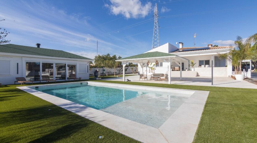 Foto 2 de la propiedad: ✨ EXCLUSIVA VILLA DE LUJO TOTALMENTE REFORMADA EN PARCELA INDEPENDIENTE DE 3.200 M² – COSTA BLANCA