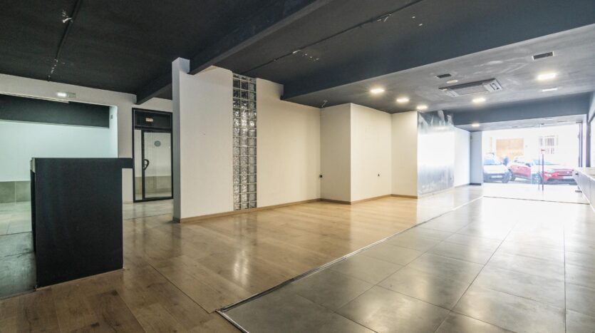 Foto 3 de la propiedad: LOCAL COMERCIAL EN VENTA – ALQUILER CON OPCIÓN A COMPRA JUNTO PLAZA OBISPO SIGUIRI – 218 M² REFORMADOS