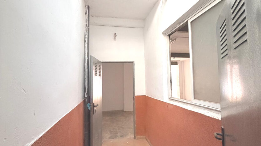 Foto 3 de la propiedad: ¡Gran Oportunidad! Amplio Local de 120m2 aprox con Patio en Carrús