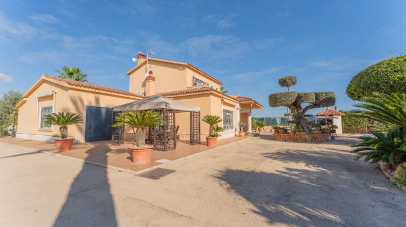 Ver todas las 70 fotos de la propiedad: A tan solo 10 minutos de Elche Chalet Espectacular zona Maitino
