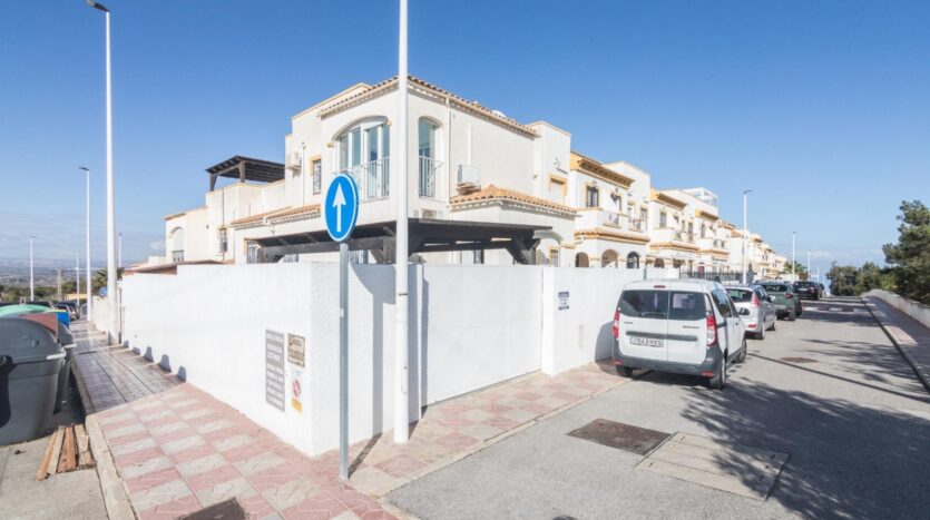 Ver todas las 72 fotos de la propiedad: Acogedor y luminoso Bungalow dúplex en esquina en venta en Gran Alacant -Santa Pola