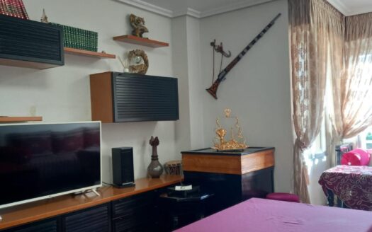 ¡¡¡ AMPLIA VIVIENDA CON ASCENSOR Y PLAZA DE PARKING !!!