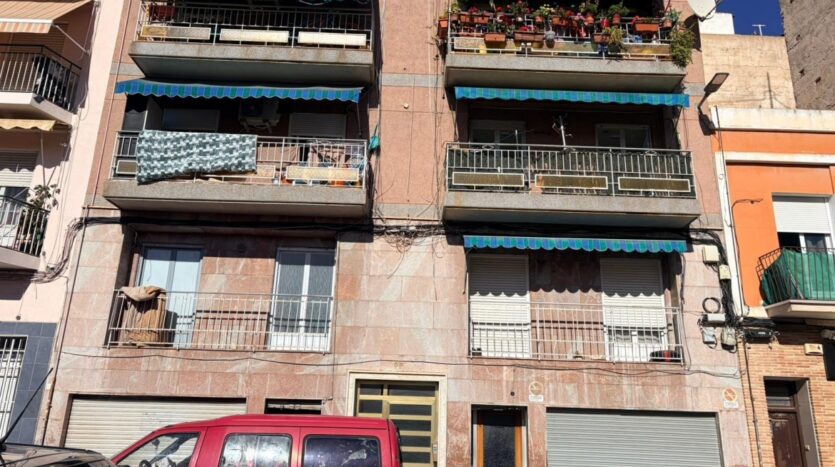 Foto 2 de la propiedad: AMPLIA VIVIENDA EN PLAZA BARCELONA