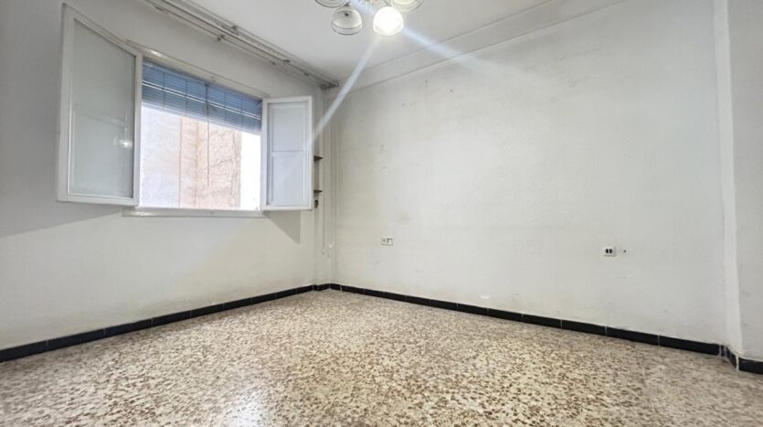 Ver todas las 6 fotos de la propiedad: AMPLIA VIVIENDA EN PLAZA BARCELONA