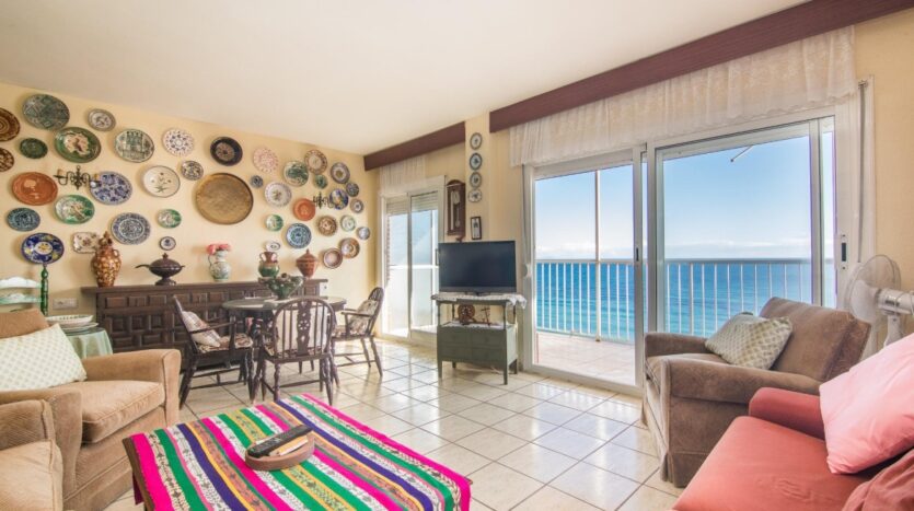 Foto 3 de la propiedad: Apartamento en venta en  primera línea de playa,  la propiedad está afectada por la Ley de Costas. Arenales del Sol.