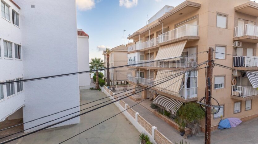 Foto 3 de la propiedad: Apartamento todo exterior 3 dorm. con gran terraza en esquina a 100 mts de la Playa. Vista parcial al Mar.