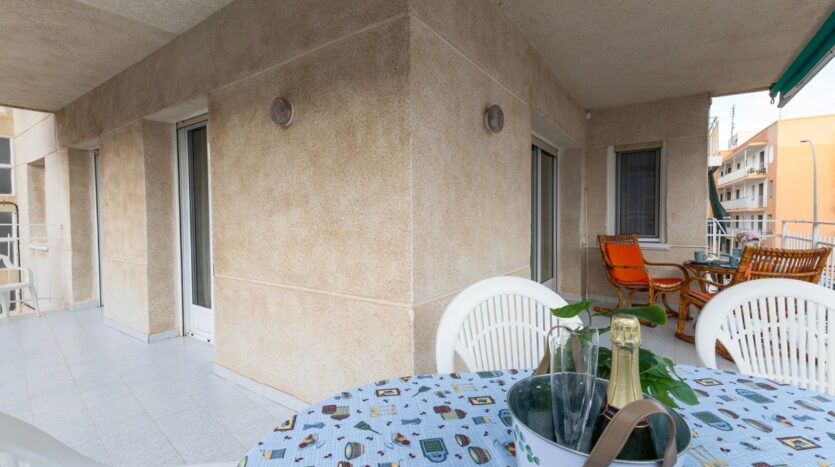 Foto 4 de la propiedad: Apartamento todo exterior 3 dorm. con gran terraza en esquina a 100 mts de la Playa. Vista parcial al Mar.