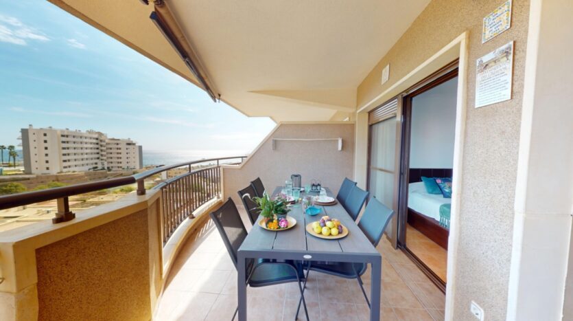 Foto 3 de la propiedad: ATICO EN VENTA, EN ARENALES DEL SOL. CON PISCINA COMUNITARIA E INCREIBLES VISTAS AL MAR!!