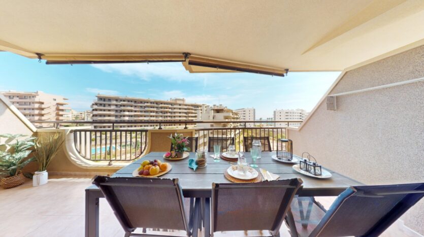 Foto 4 de la propiedad: ATICO EN VENTA, EN ARENALES DEL SOL. CON PISCINA COMUNITARIA E INCREIBLES VISTAS AL MAR!!