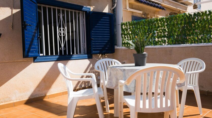 Foto 2 de la propiedad: Bungalow adosado con amplio patio y piscina comunitaria en Gran Alacant