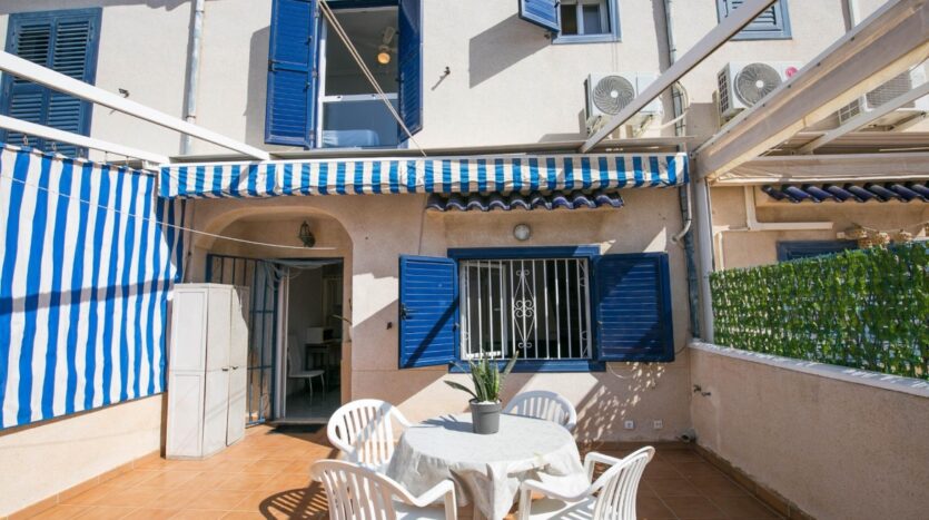 Foto 4 de la propiedad: Bungalow adosado con amplio patio y piscina comunitaria en Gran Alacant