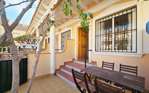 Bungalow en Venta en Santiago Bernabéu, Santa Pola – A Solo 200m de la Playa