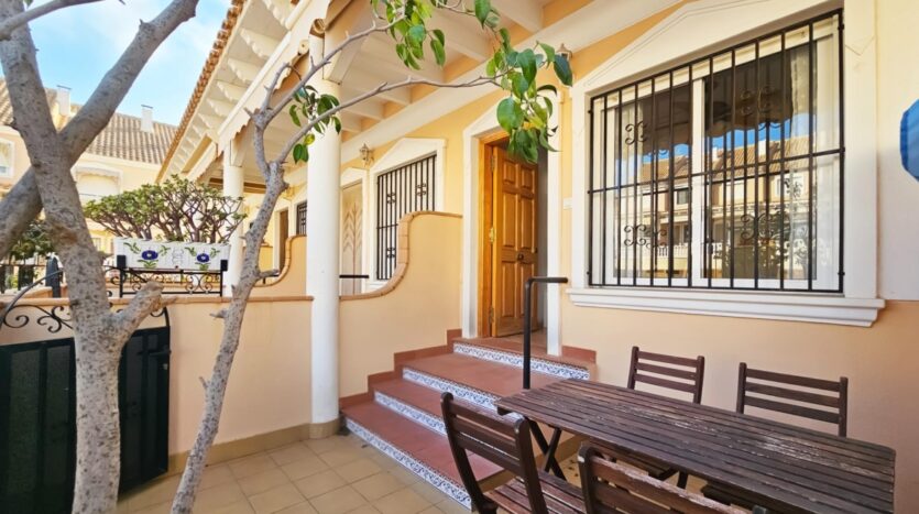 Foto de la propiedad: Bungalow en Venta en Santiago Bernabéu, Santa Pola – A Solo 200m de la Playa