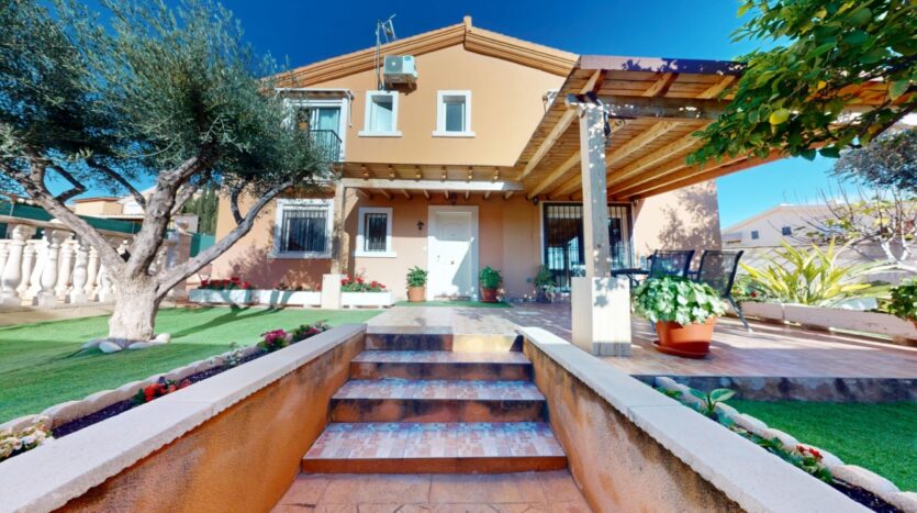 Foto 2 de la propiedad: CASA INDEPENDIENTE CON PISCINA Y GARAJE EN MUTXAMEL