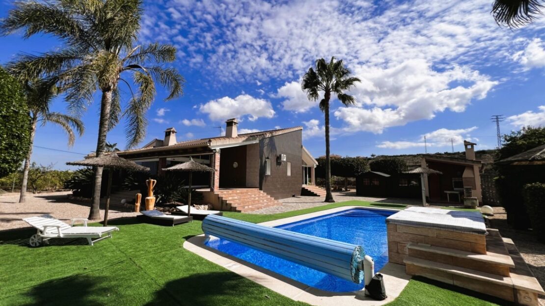 Foto 1 de la propiedad: Chalet a la venta en Jacarilla