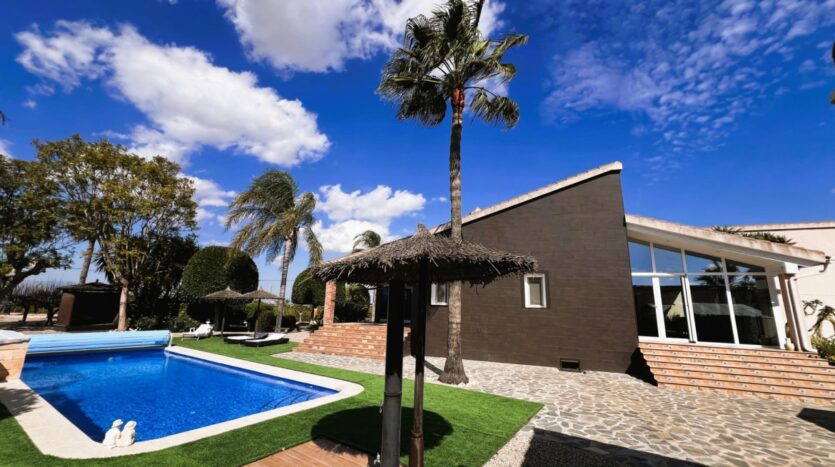 Foto 2 de la propiedad: Chalet a la venta en Jacarilla