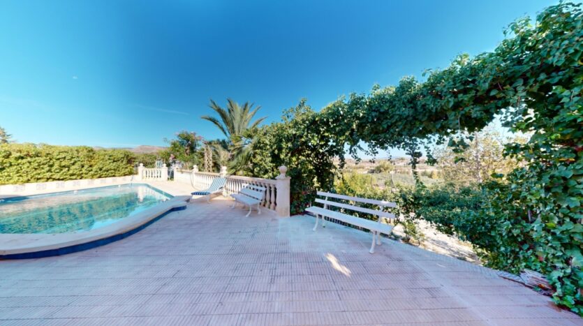 Foto 2 de la propiedad: CHALET CON PISCINA EN NOVELDA, ZONA HORNA BAJA ¡ CALIDAD Y CONFORT A TAN SOLO 4 KM DEL PUEBLO!