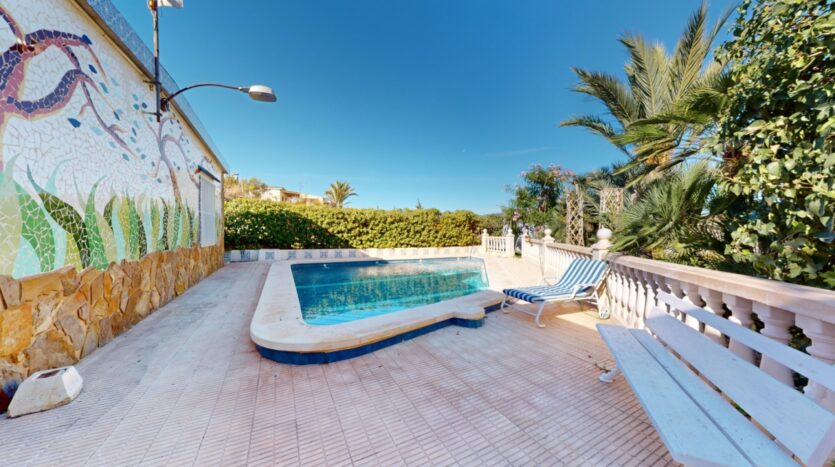 Foto 3 de la propiedad: CHALET CON PISCINA EN NOVELDA, ZONA HORNA BAJA ¡ CALIDAD Y CONFORT A TAN SOLO 4 KM DEL PUEBLO!