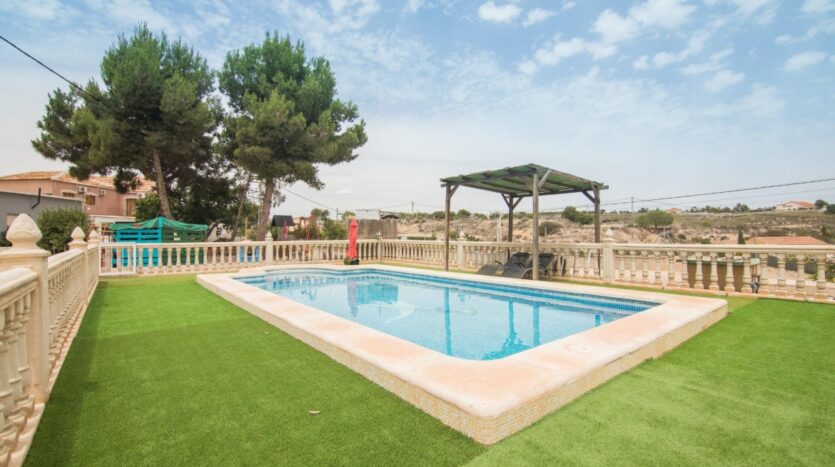 Foto de la propiedad: Chalet en venta 5 habitaciones en Elche con piscina y nave adjunta