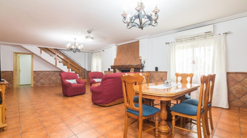 Foto 2 de la propiedad: Chalet en venta 5 habitaciones en Elche con piscina y nave adjunta