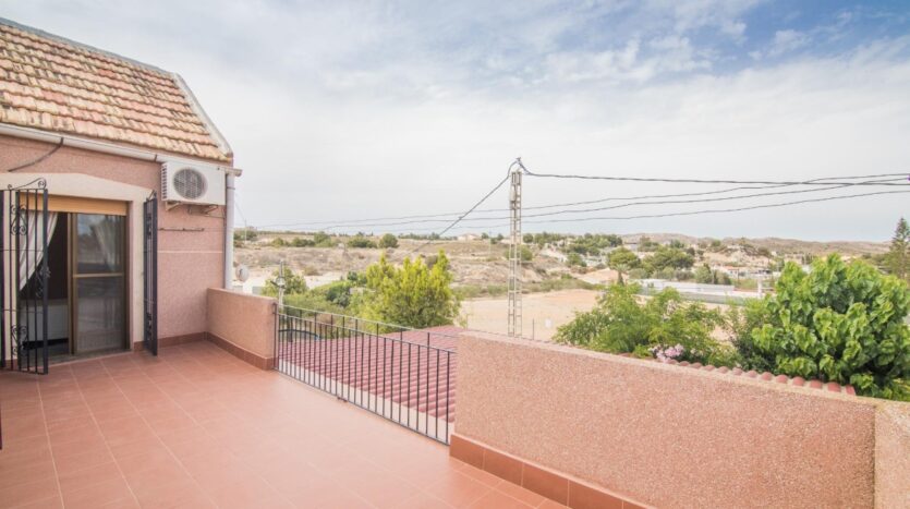 Ver todas las 75 fotos de la propiedad: Chalet en venta 5 habitaciones en Elche con piscina y nave adjunta