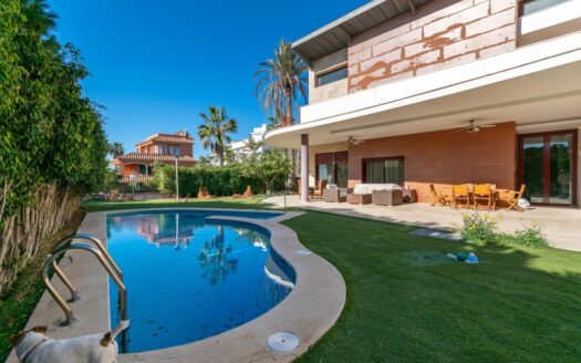 **Chalet Exclusivo en Cabo Huertas, Alicante**