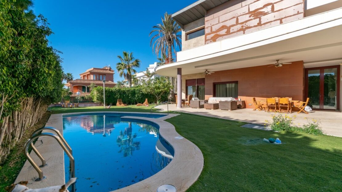 Foto 1 de la propiedad: **Chalet Exclusivo en Cabo Huertas, Alicante**