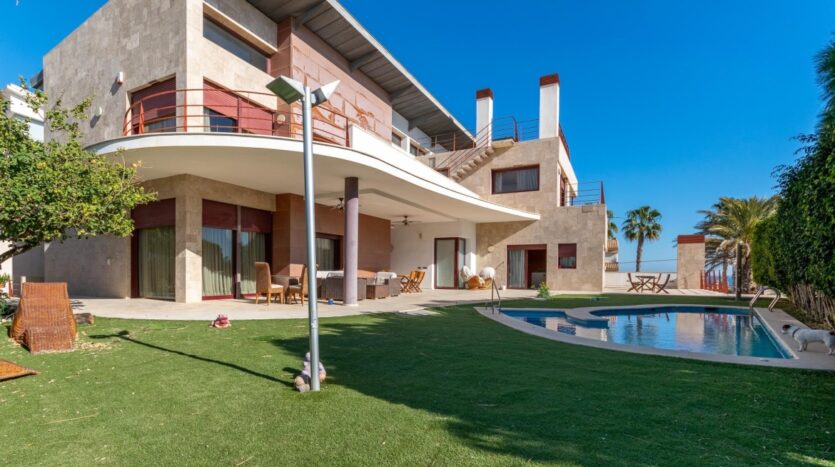 Foto 2 de la propiedad: **Chalet Exclusivo en Cabo Huertas, Alicante**