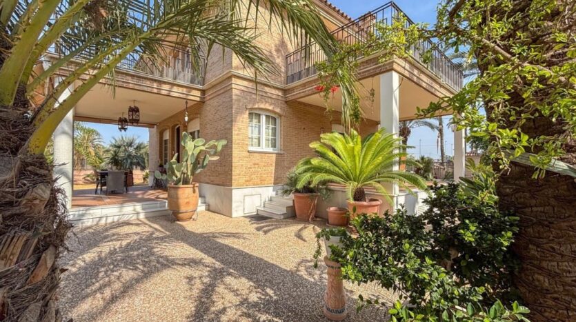 Foto 2 de la propiedad: Chalet independiente en Elche.