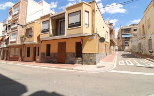 DOS VIVIENDAS EN UNA    EN EL CORAZON DE SANTA POLA