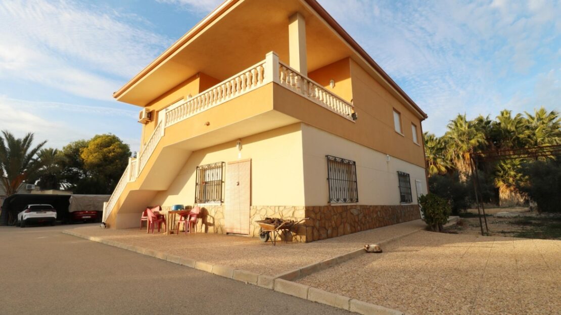 Foto 1 de la propiedad: Elche Chalet de 2 Plantas en Zona Pussol, cada planta es una vivienda totalmente independiente