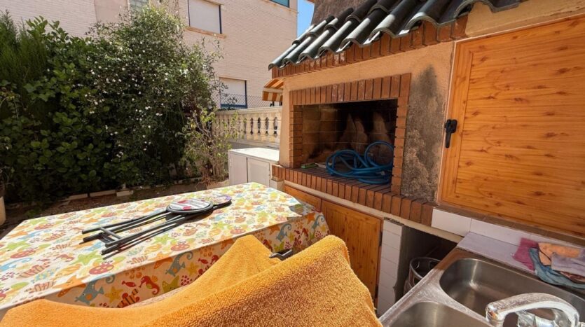Foto 4 de la propiedad: En primera línea de playa: bungalow de dos plantas con terrazas, tres habitaciones y dos baños