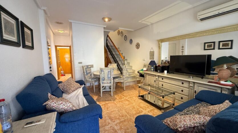 Ver todas las 24 fotos de la propiedad: En primera línea de playa: bungalow de dos plantas con terrazas, tres habitaciones y dos baños