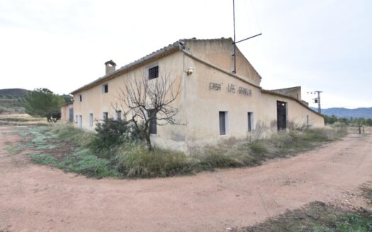 Enorme Finca de caza con vivienda y extras en Lietor Albacete