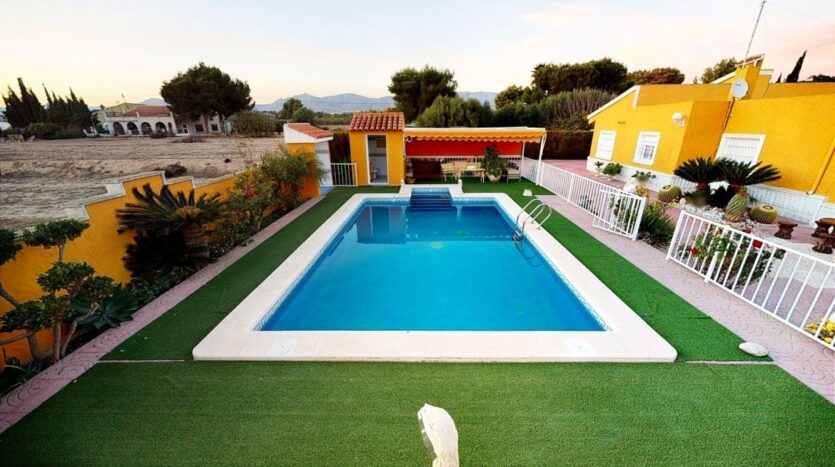 Foto de la propiedad: ESPECTACULAR CHALET CON GRAN PARCELA – REALENGO