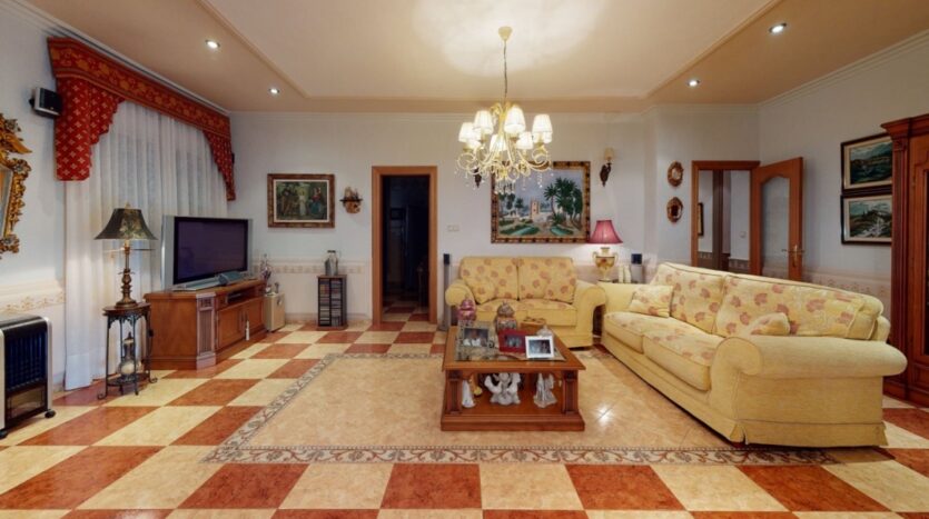 Foto 2 de la propiedad: ESPECTACULAR CHALET CON GRAN PARCELA – REALENGO